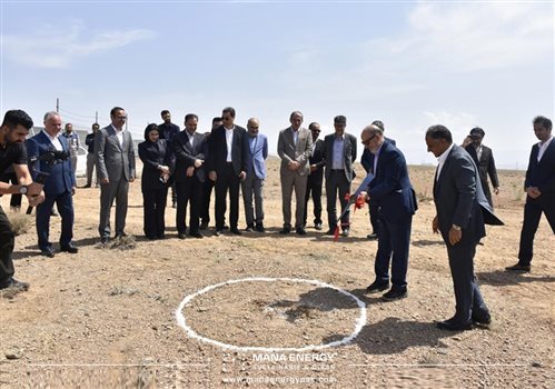 کلنگ‌زنی نیروگاه خورشیدی ۴۰ مگاوات محلات با حضور نمایندگان بانک تجارت و صندوق توسعه ملی