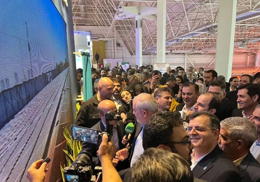 بهره برداری از نیروگاه خورشیدی یک مگاوات سقفی نمایشگاه تهران با حضور وزیر نیرو